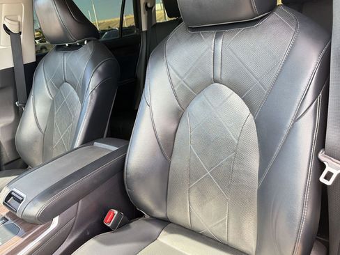 Used 2022 Toyota Highlander Platinum image 24