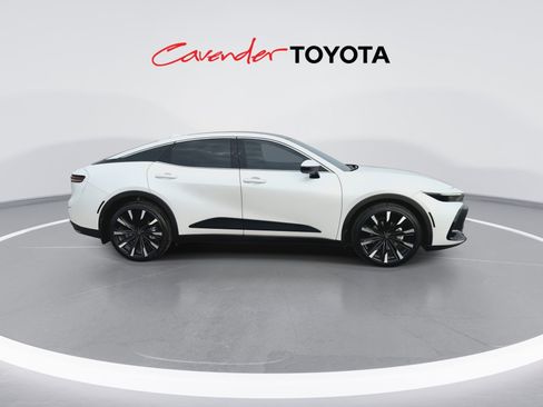 Certified 2025 Toyota Crown Platinum image 9