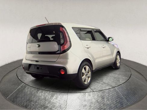 Used 2019 Kia Soul FWD image 2