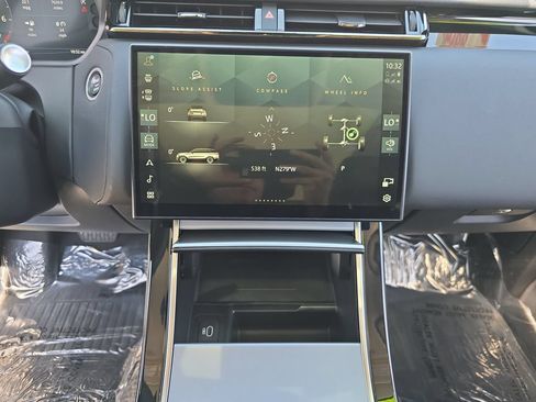 Used 2024 Land Rover Range Rover Velar S AWD/4WD image 21