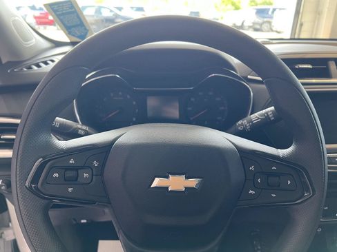 Used 2023 Chevrolet TrailBlazer LT FWD image 19