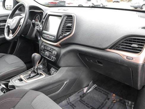 Used 2015 Jeep Cherokee Latitude w/ Comfort/Convenience Group image 35