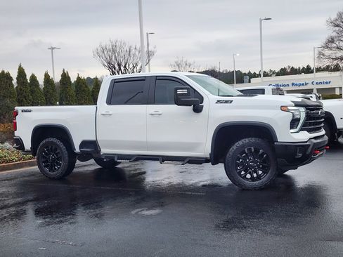 Used 2025 Chevrolet Silverado 2500 LT w/ Trail Boss Package image 3