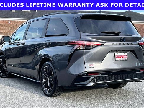 Used 2025 Toyota Sienna XSE w/ XSE Plus Package FWD image 8