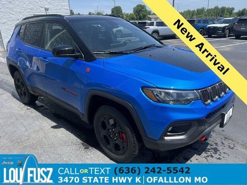 Used 2024 Jeep Compass Trailhawk w/ Trailhawk Convenience Group AWD/4WD image 1