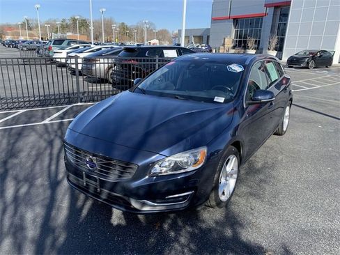 Used 2015 Volvo V60 T5 Premier w/ Convenience Package image 1