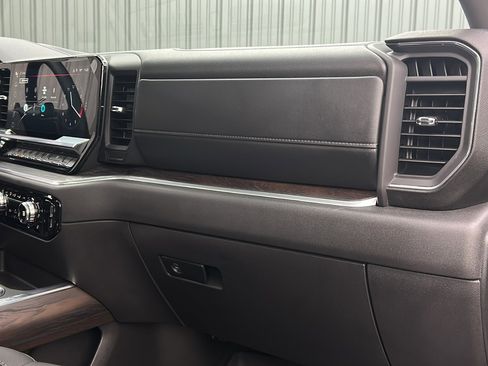 Used 2025 GMC Sierra 1500 SLT w/ SLT Premium Plus Package image 37