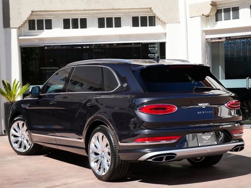 New 2025 Bentley Bentayga Extended Wheelbase image 3