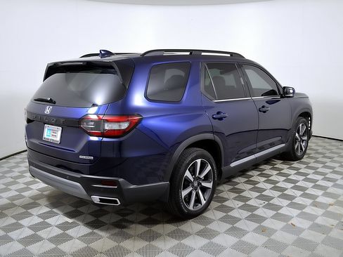 Used 2025 Honda Pilot Touring image 8