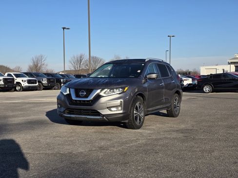 Used 2018 Nissan Rogue SL w/ Premium Package image 3
