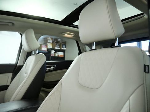 Used 2023 Ford Edge Titanium w/ Equipment Group 301A AWD/4WD image 18