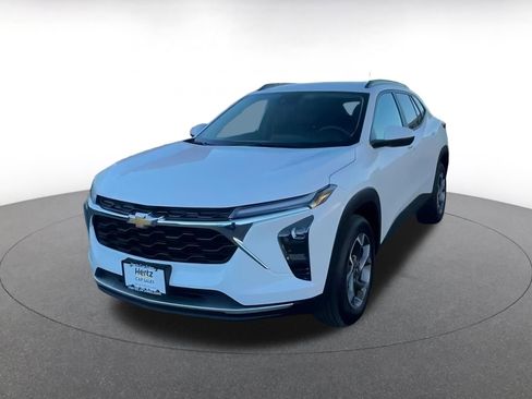 Used 2025 Chevrolet Trax LT image 7