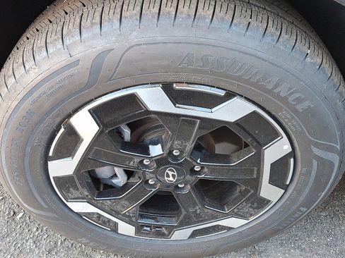 Used 2025 Hyundai Santa Fe SEL image 4