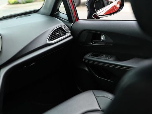 Used 2025 Chrysler Pacifica Select FWD image 27