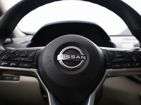 Used 2024 Nissan Altima 2.5 SV image 14