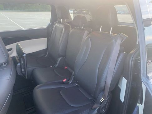 Used 2024 Kia Carnival SX FWD image 4