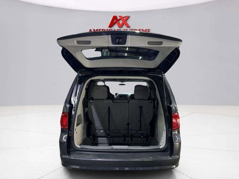 Used 2012 Volkswagen Routan S image 39