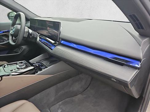 Used 2024 BMW i5 eDrive40i w/ Executive Package RWD image 22