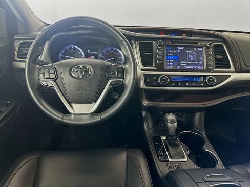 Used 2019 Toyota Highlander XLE image 22