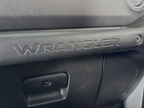 Used 2023 Jeep Wrangler Unlimited Rubicon 4xe AWD/4WD image 23