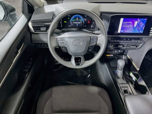Used 2025 Toyota Camry LE FWD image 19