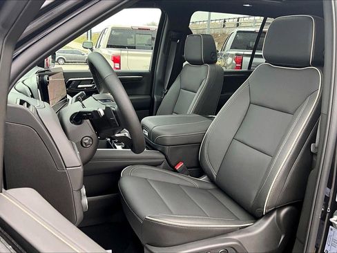 New 2026 Chevrolet Suburban Premier w/ Sun And Tow Package AWD/4WD image 9