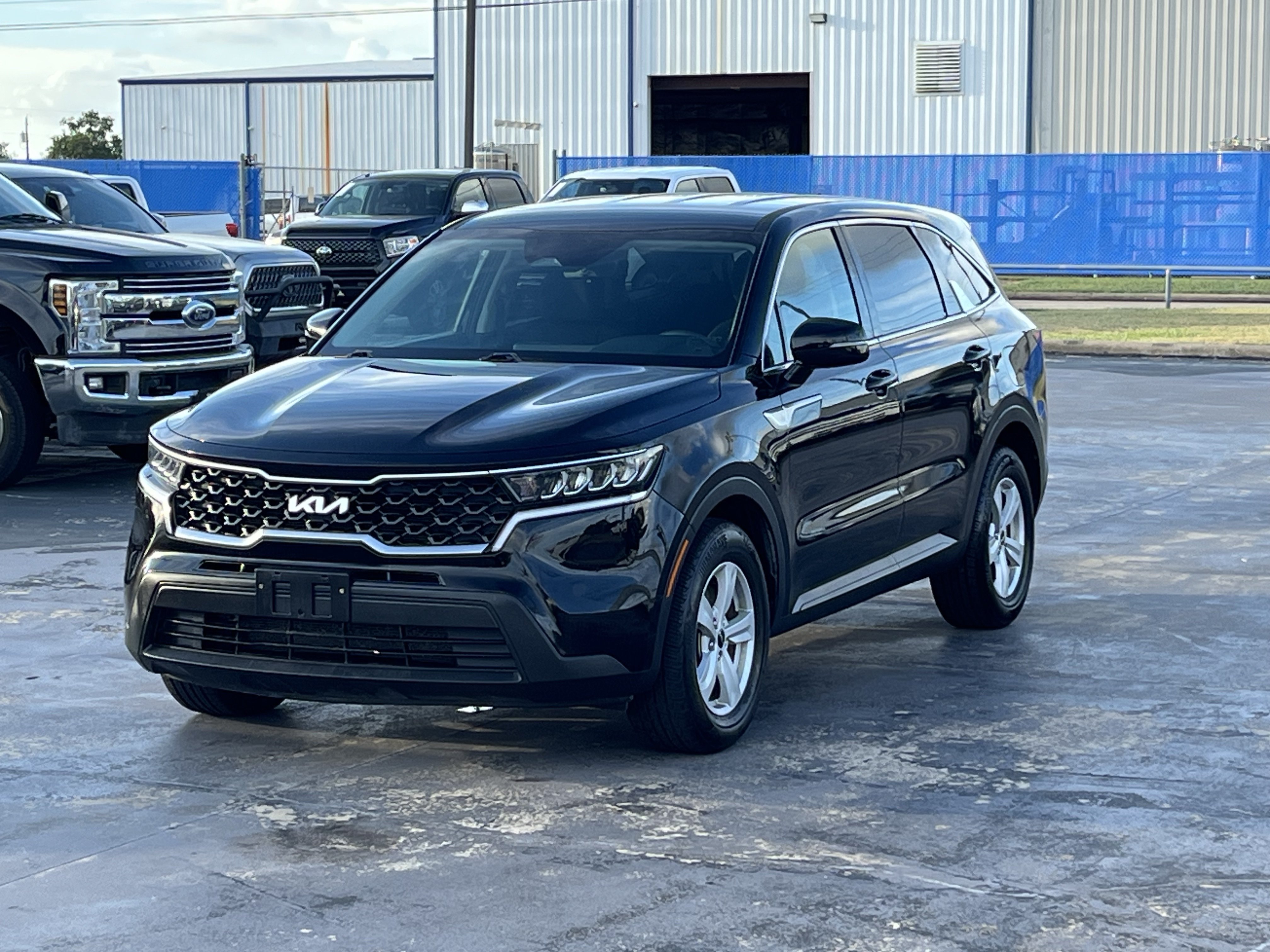 Used 2023 Kia Sorento LX FWD image 3