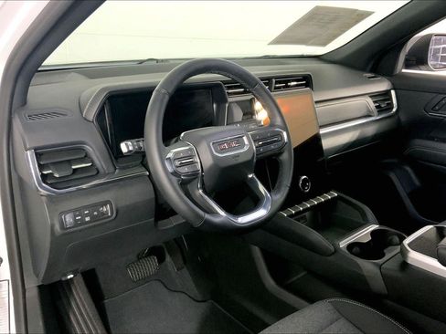 Used 2025 GMC Terrain Elevation AWD/4WD image 15