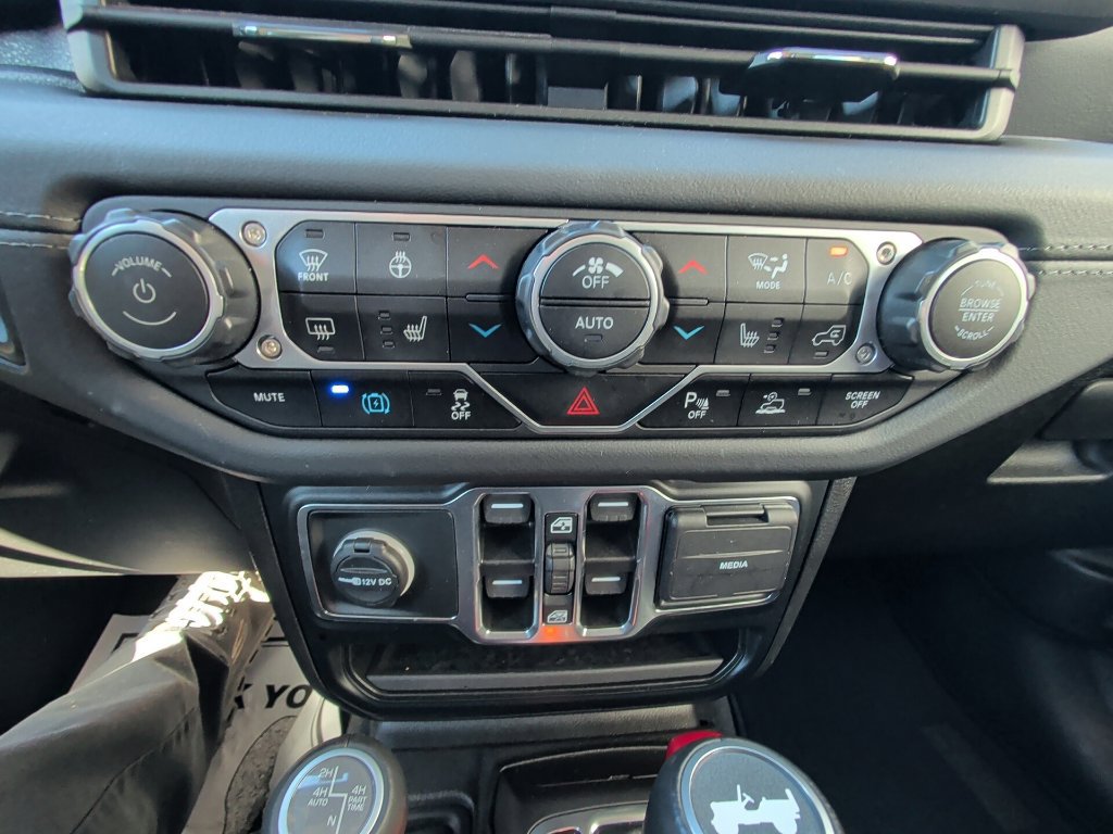 Used 2024 Jeep Wrangler Unlimited Sahara w/ Technology Group AWD/4WD image 23
