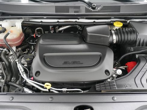 Used 2020 Chrysler Pacifica Touring-L Plus image 33