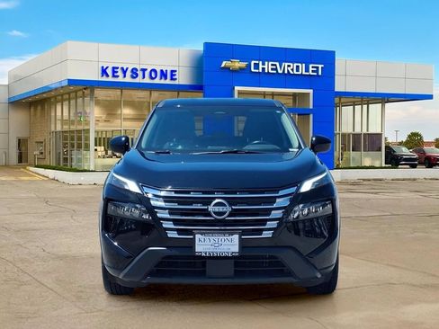 Used 2025 Nissan Rogue SV FWD image 2