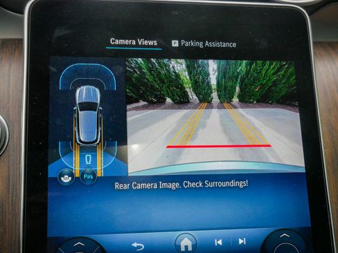 Used 2025 Mercedes-Benz GLC 300 4MATIC image 25
