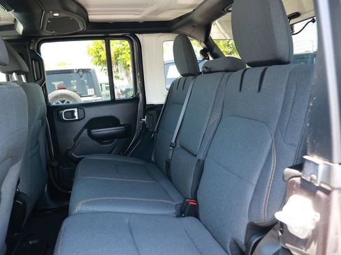 Used 2024 Jeep Wrangler Unlimited AWD/4WD image 34