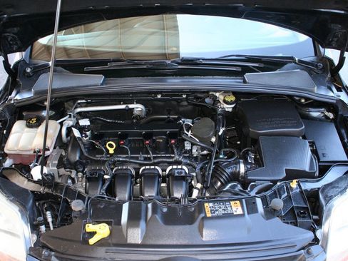 Used 2014 Ford Focus SE w/ Equipment Group 201A FWD image 12