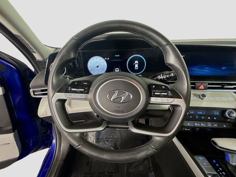 Used 2021 Hyundai Elantra Limited image 13