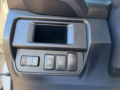 Used 2019 Toyota Tacoma TRD Off-Road image 12