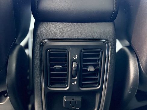 Used 2012 Jeep Grand Cherokee Laredo AWD/4WD image 17
