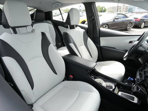Used 2017 Toyota Prius Four w/ Advanced Technology Package FWD image 27