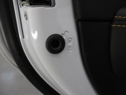 Used 2024 Jeep Wrangler Unlimited Sahara w/ Technology Group AWD/4WD image 36