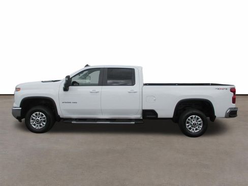 Used 2025 Chevrolet Silverado 2500 LT w/ Convenience Package AWD/4WD image 2