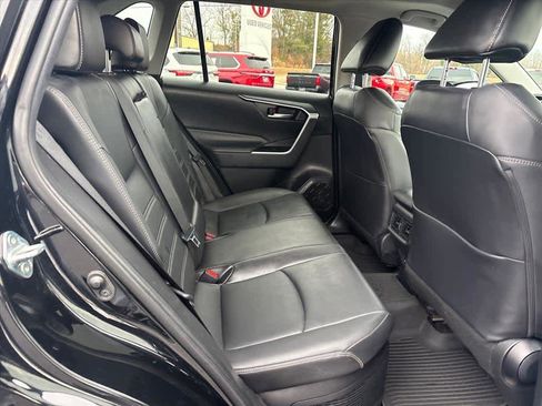 Used 2021 Toyota RAV4 XLE Premium image 8