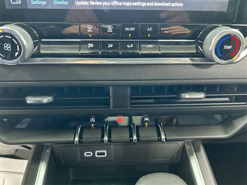 Used 2024 Chevrolet Colorado Trail Boss w/ Technology Package image 17