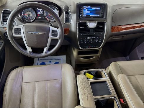 Used 2016 Chrysler Town & Country Touring w/ Driver Convenience Group FWD image 27
