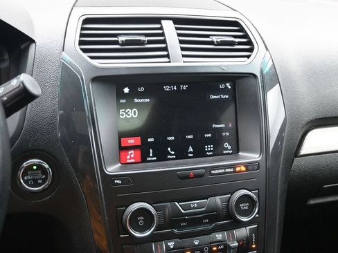 Used 2018 Ford Explorer XLT w/ Equipment Group 202A AWD/4WD image 11