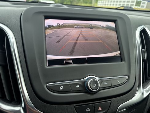 Used 2022 Chevrolet Equinox LT FWD image 18