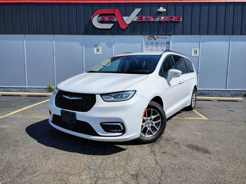 Used 2022 Chrysler Pacifica Touring-L FWD image 1