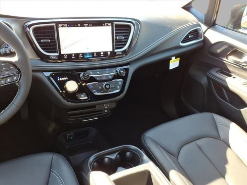 New 2026 Chrysler Pacifica Select image 28