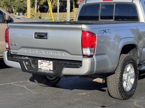 Used 2017 Toyota Tacoma SR image 36