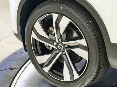 Certified 2023 Volvo XC40 B5 Plus w/ Driver Assist Package AWD/4WD image 10