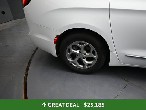 Used 2023 Chrysler Pacifica Limited FWD image 26